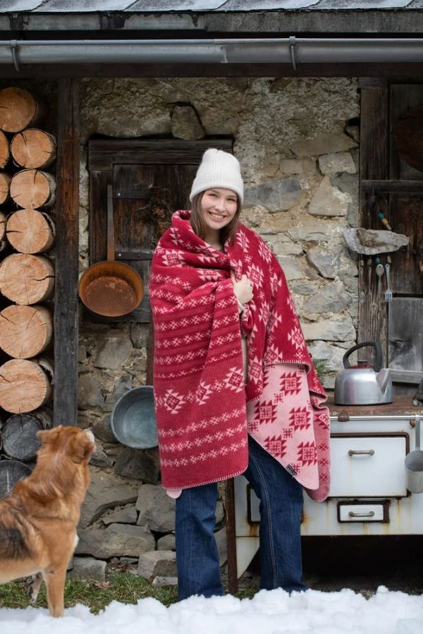 SAVONA Red "Norwegian Border" Throw 200 x150 cm
