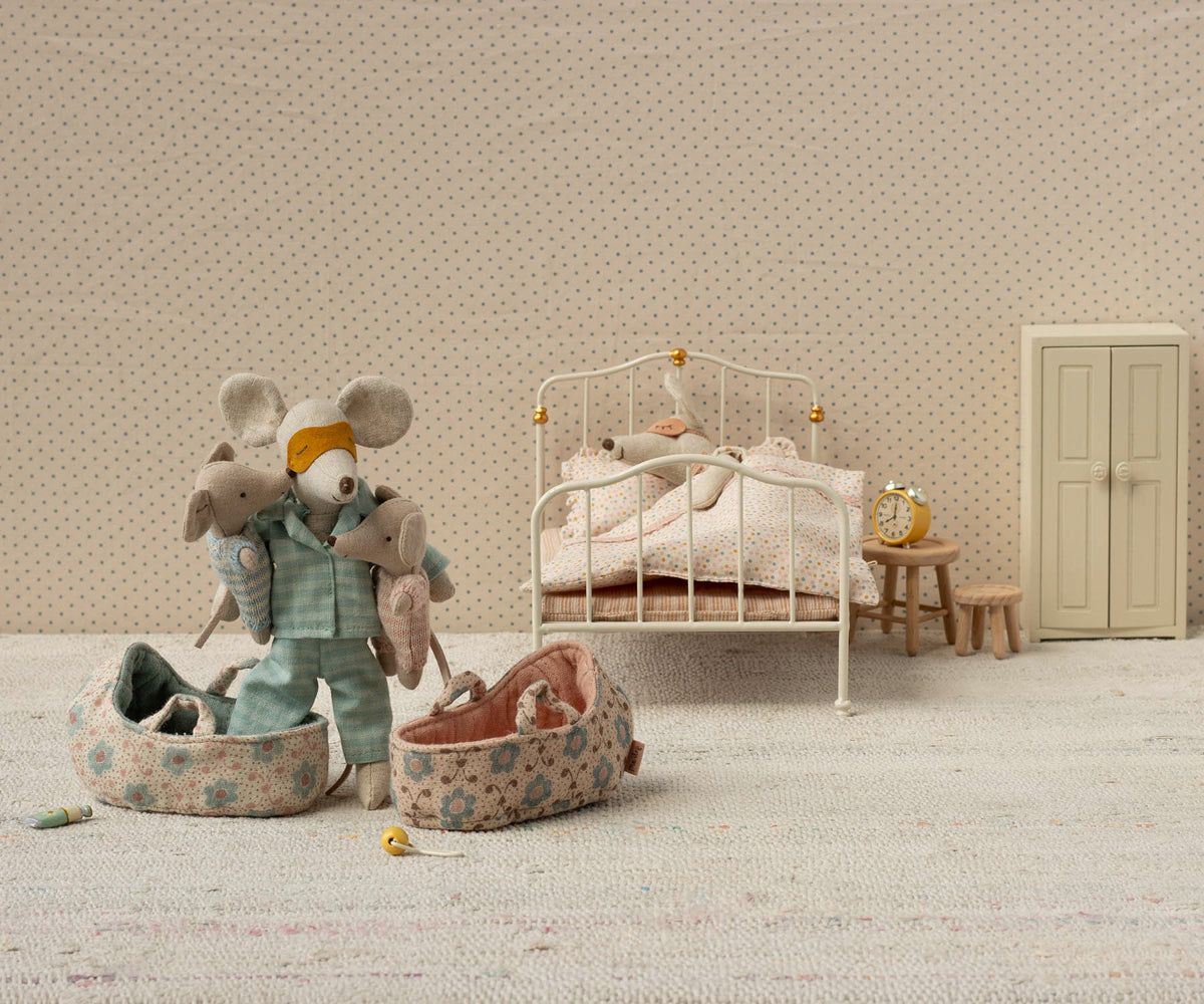 Baby Mouse in Blue Carry Cot