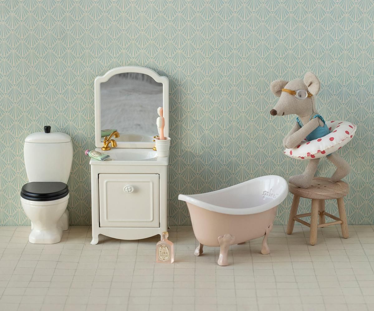 Off-White Mouse Sink Dresser