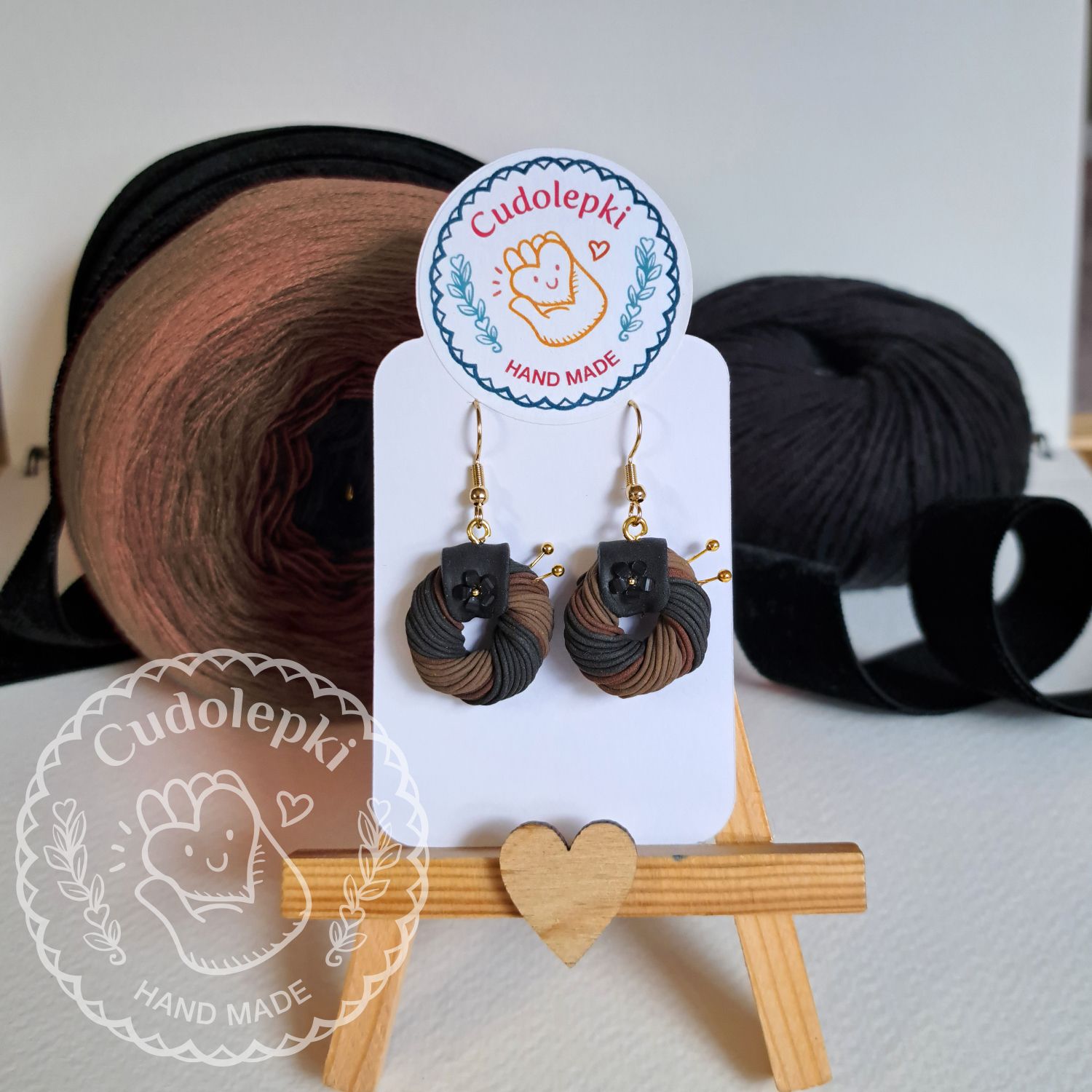 Motki włóczki z drutami 05