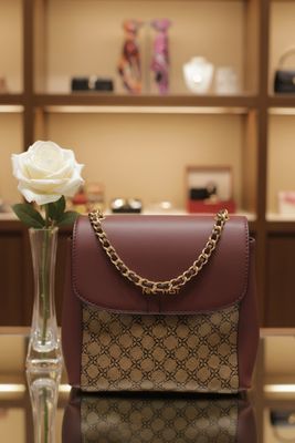 Mochila Nine West con Detalles de Cadena 100% Original Mochila Nine West con Detalles de Cadena 100% Original
