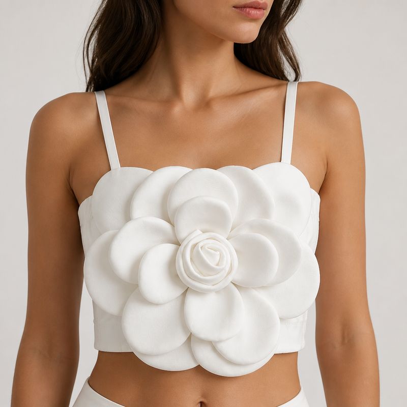 Top de Tirantes con Flor Tridimensional Elegancia y Tendencia