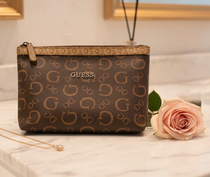 Estuche y Neceser Guess Signature de Lujo Estuche y Neceser Guess Signature de Lujo