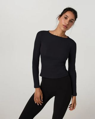 W L/S Pose Subtle Scoop