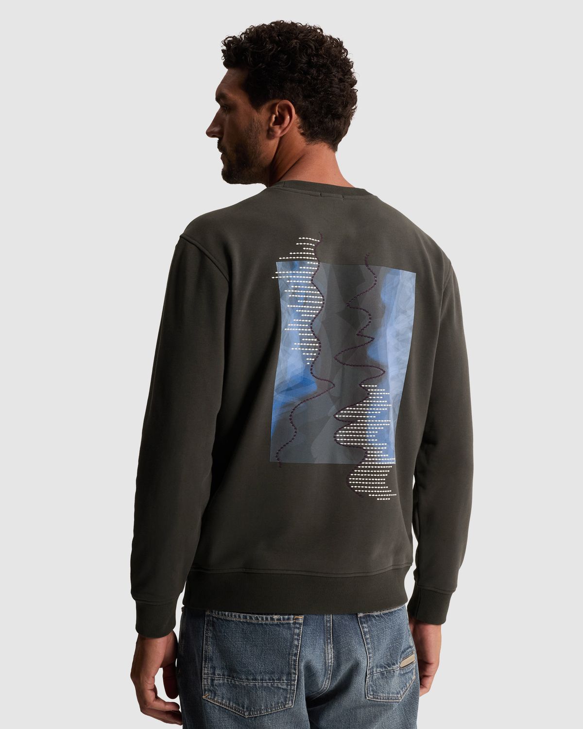 Cast Iron Sweatshirt met back graphic en logo op de borst