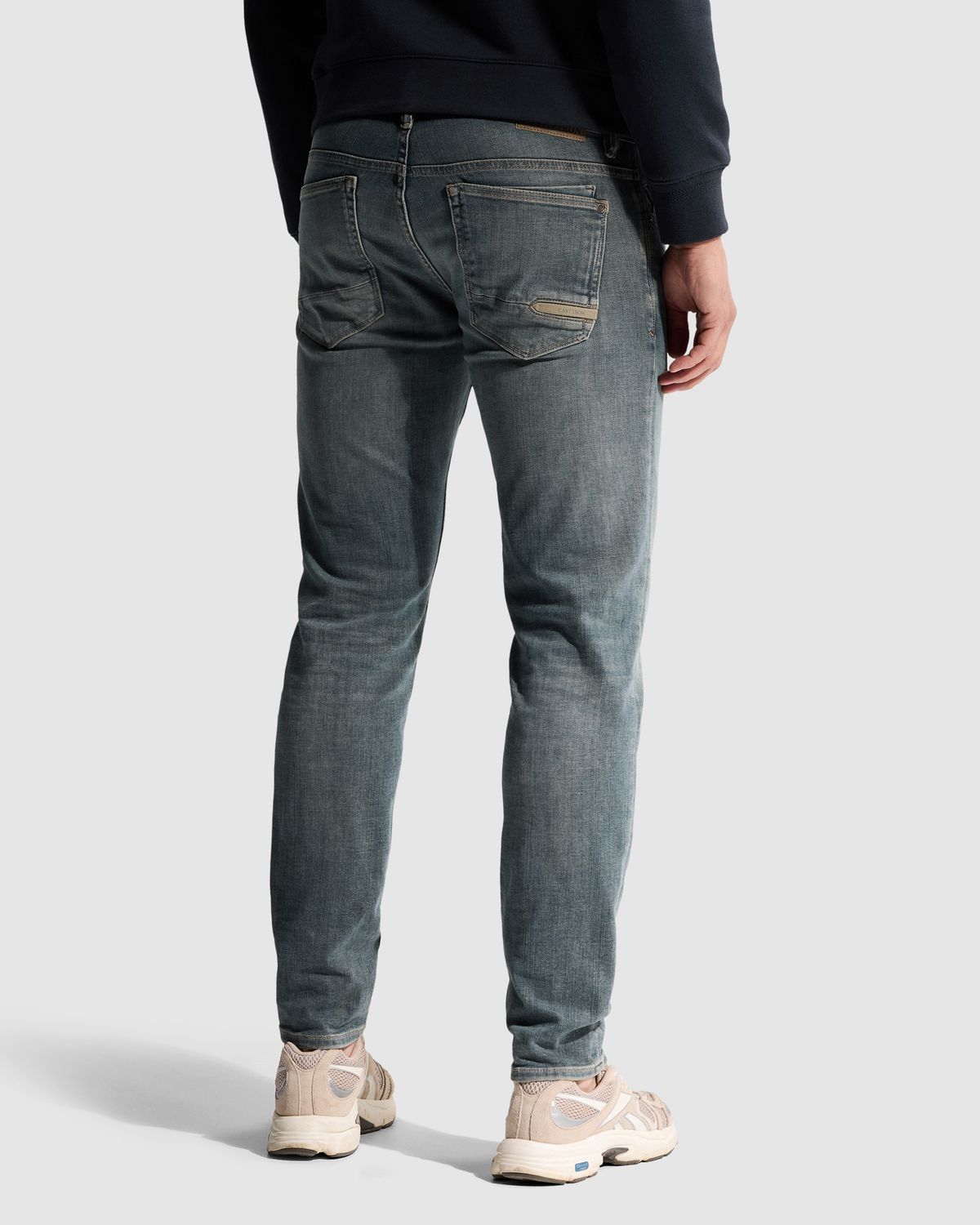 Cast Iron Shiftback tapered fit jeans