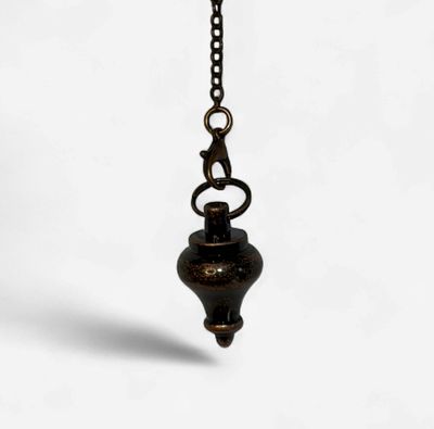 PENDULE EN MÉTAL - (N)