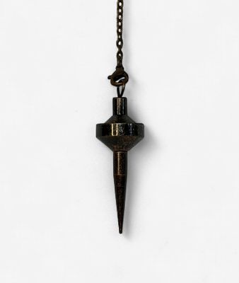 PENDULE EN MÉTAL - (G)