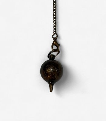 PENDULE EN MÉTAL - (J)
