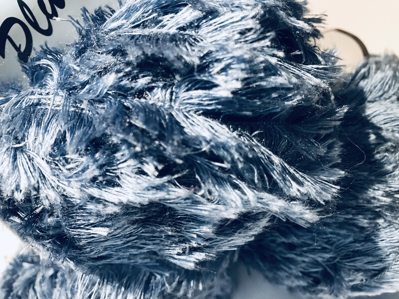 Plume mode Blue color 155 lot. 12