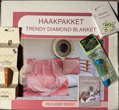 Crochet kit 'Trandy Diamond Blanket' + set of crochet hook, stitch markers, tapestry needles