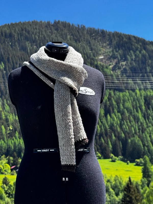 The Silent Scarf: warm, pure and handknitted
