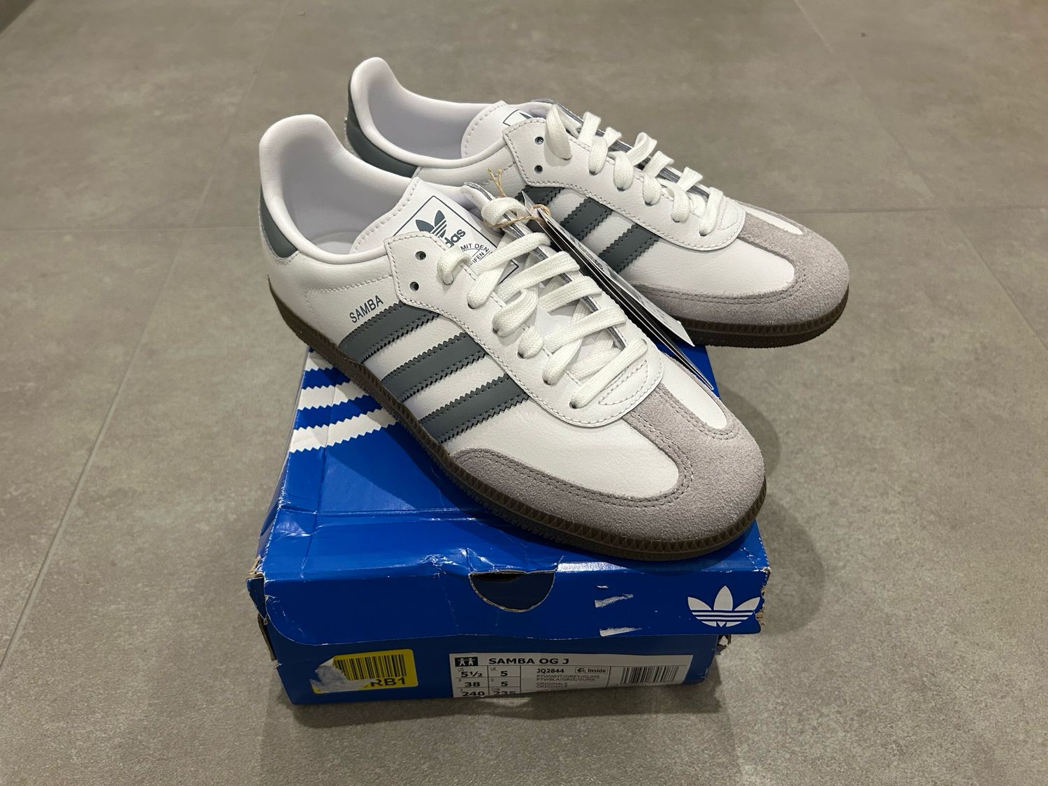 Adidas Samba OG J – Weiß/Grau (JQ2844) Adidas Samba OG J – Weiß/Grau (JQ2844)