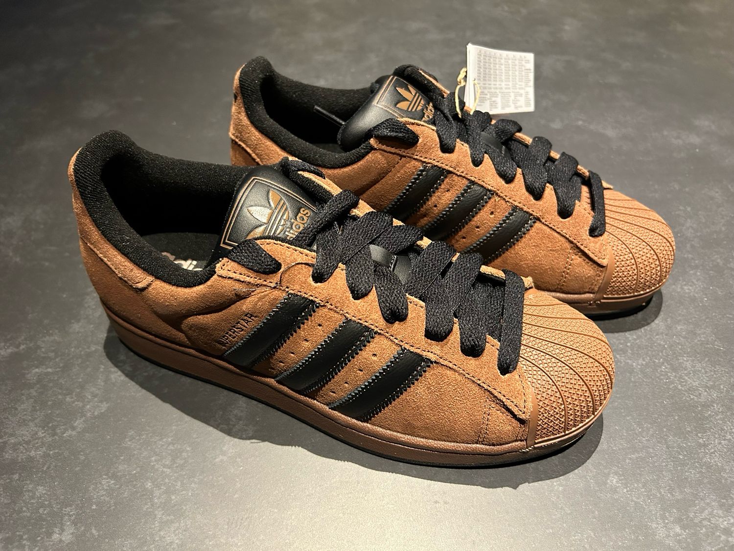 Adidas Superstar II Gr. 6 Braun Schwarz Wildleder Sneaker – IH9318 Adidas Superstar II Gr. 6 Braun Schwarz Wildleder Sneaker – IH9318