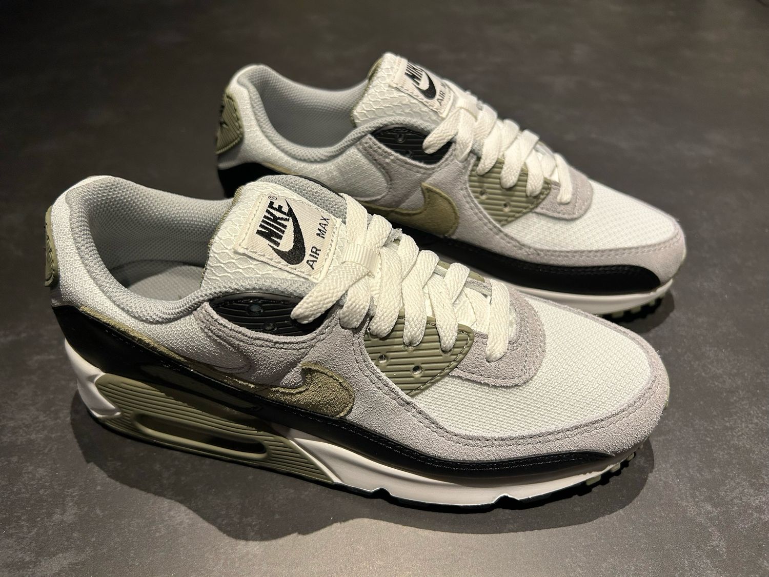 Nike Air Max 90 Weiß Grau Schwarz Olive Sneaker – DM0029-121 Nike Air Max 90 Weiß Grau Schwarz Olive Sneaker – DM0029-121