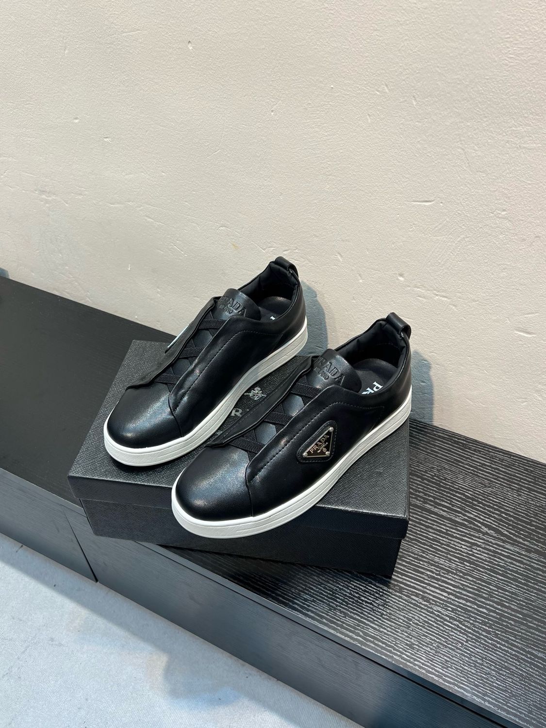 ：Sneakers slip-on casual sportive da uomo Prada PNA04