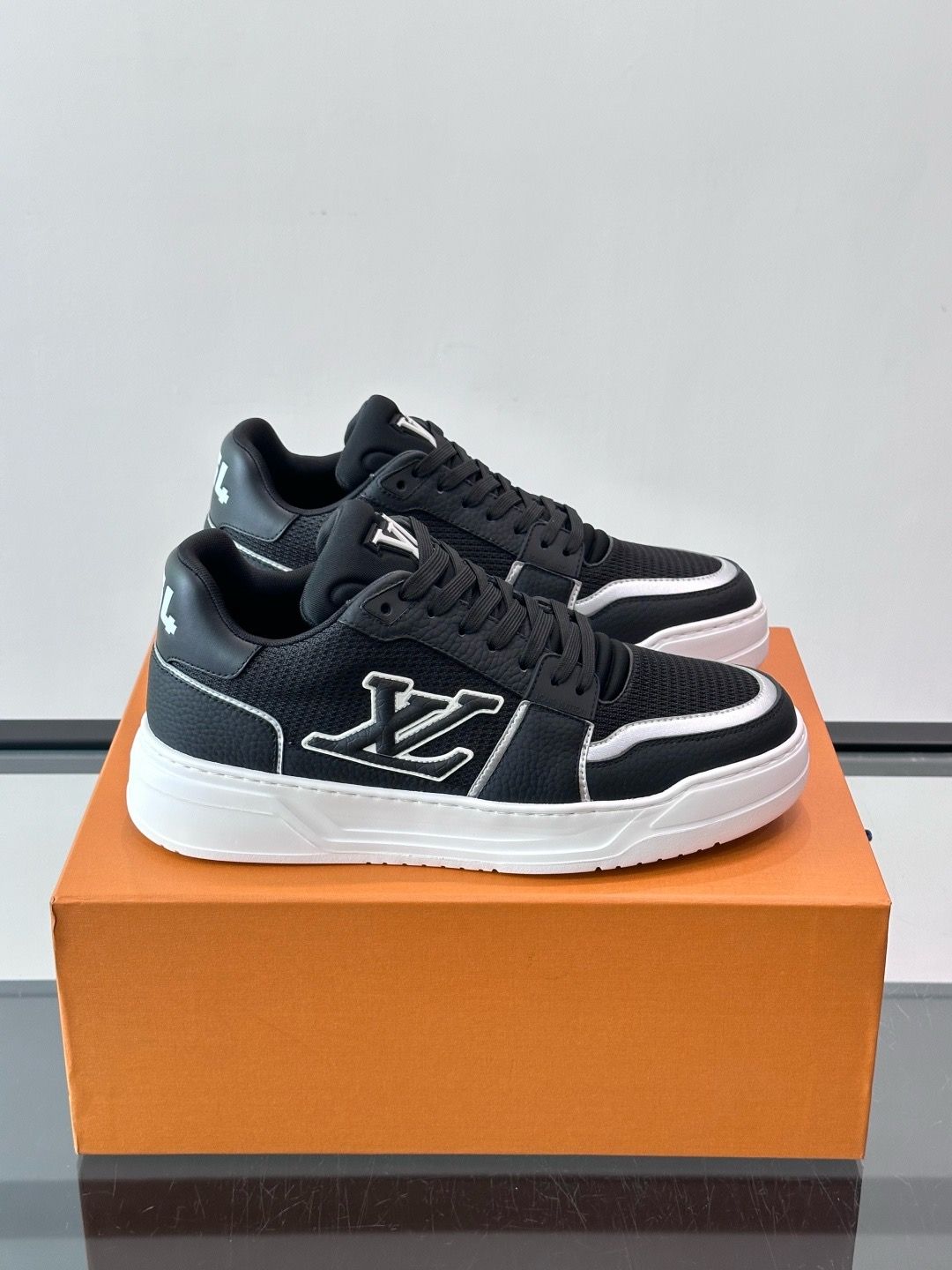 Louis Vuitton trainer men shoes casual sneakers LTA09