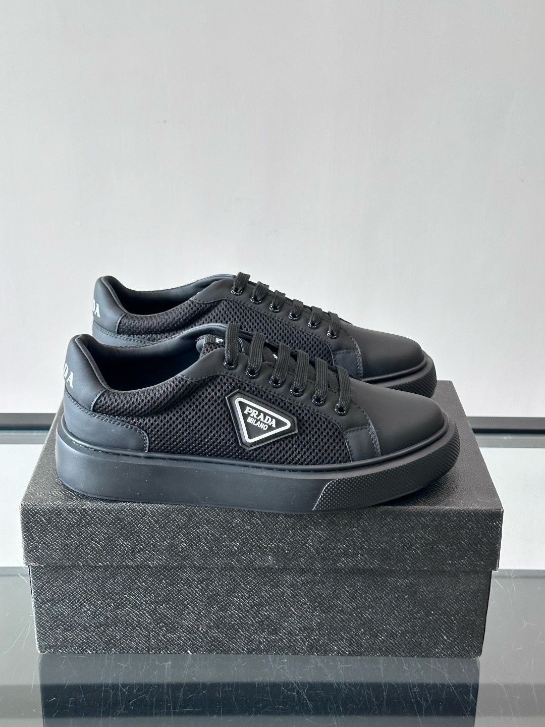 Prada Prax 01 Re-Nylon Herren-Sneaker für Freizeit und Sport PNA08