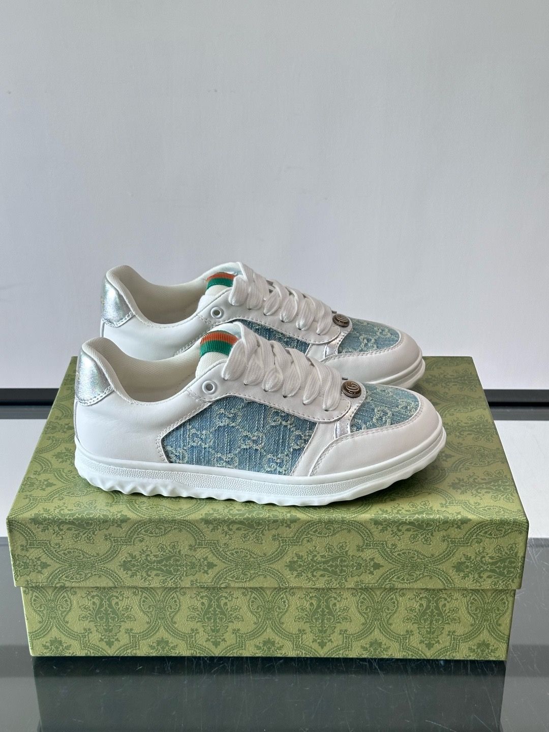 Sneakers sportive casual da uomo Gucci Run GG in denim e mesh GDA02