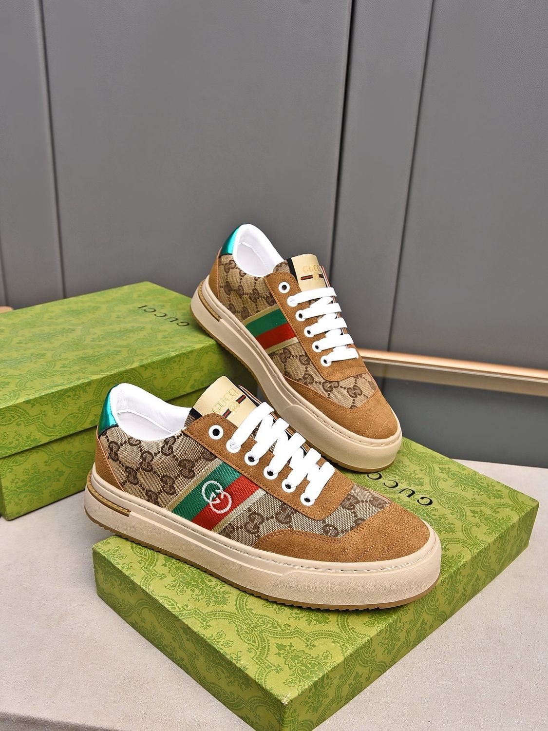 Sneakers casual da uomo Gucci Re-Web GG GDA07