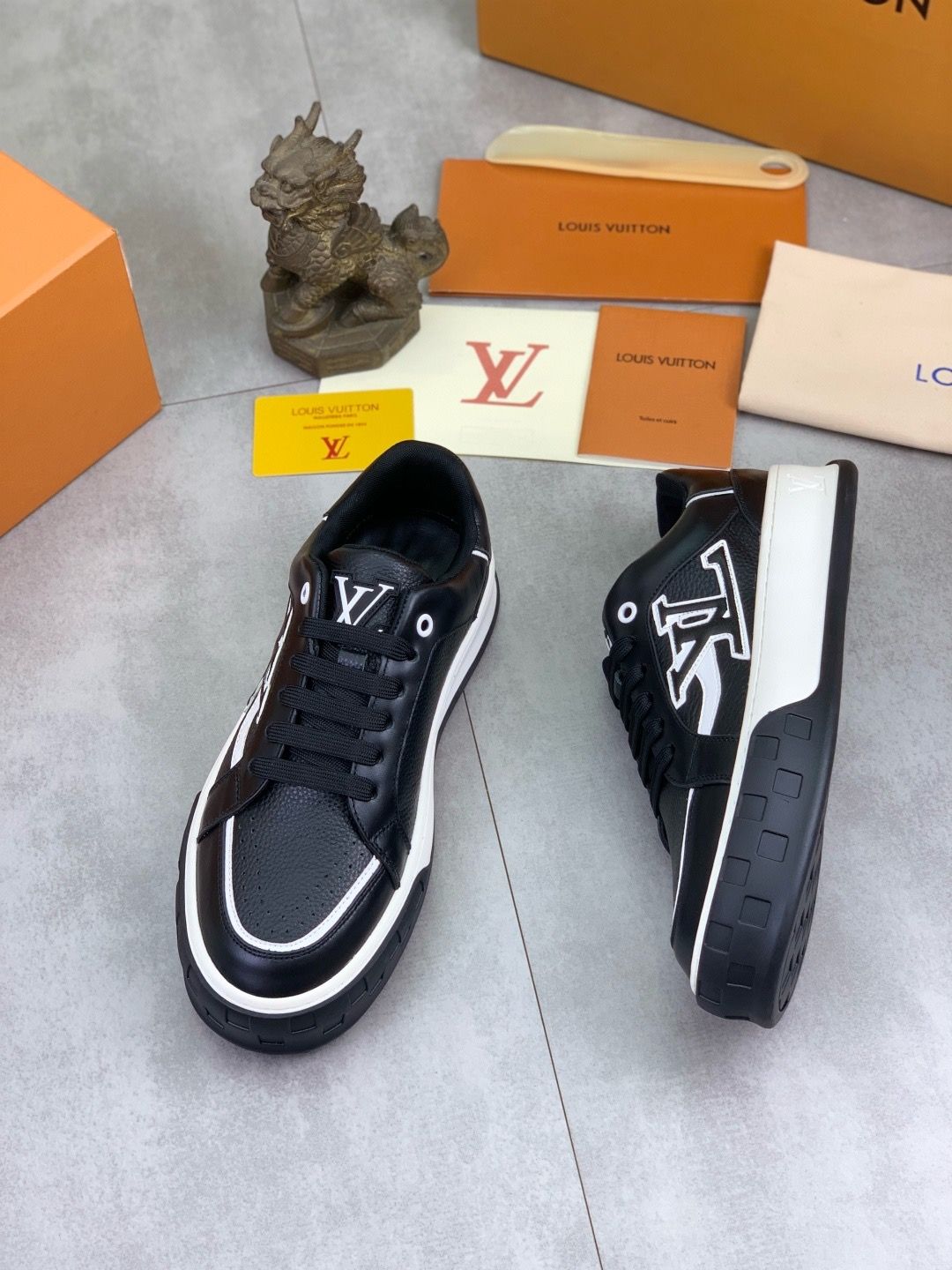 Sneakers sportive casual da uomo Louis Vuitton Ollie LTA17