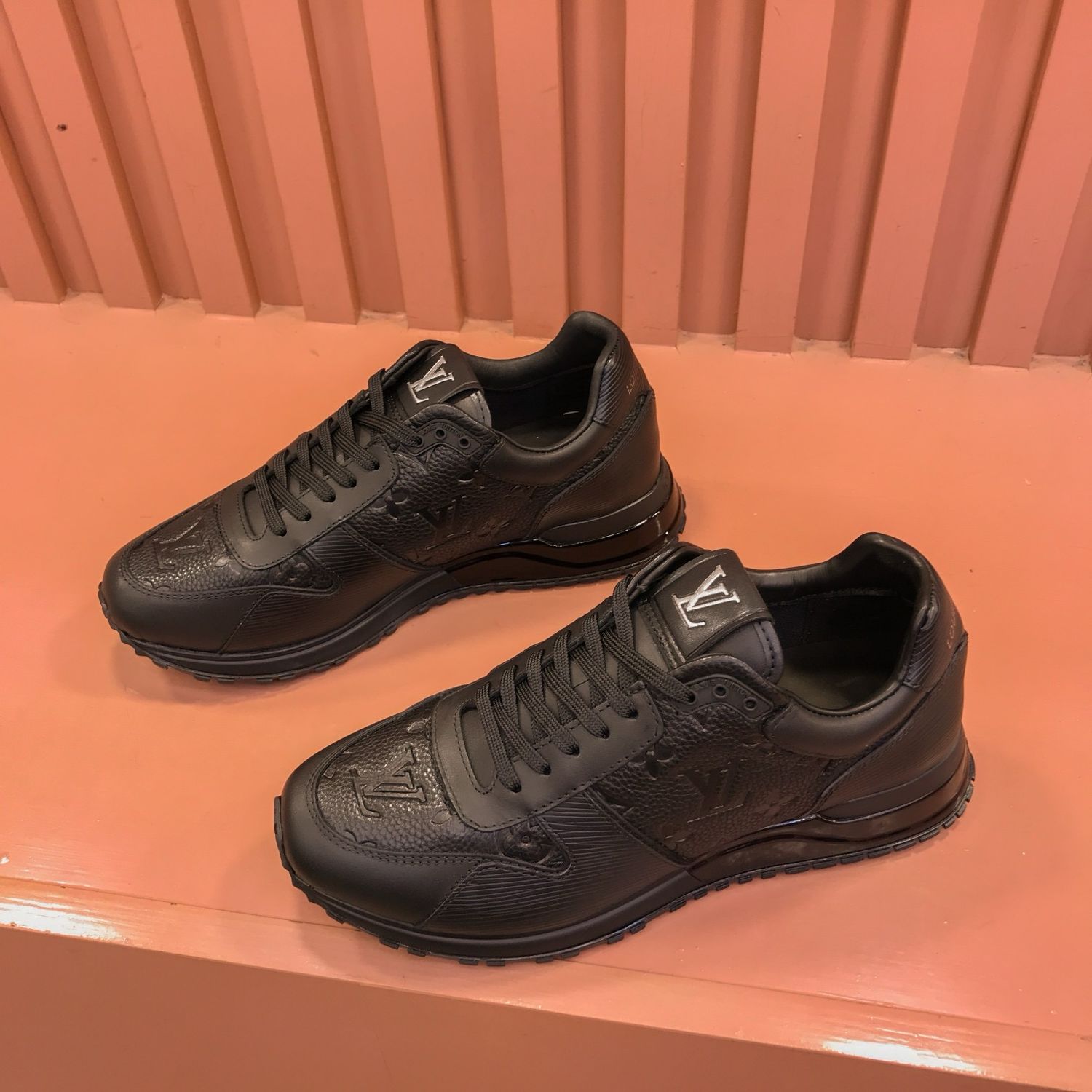 Sneakers sportive casual da uomo Louis Vuitton Run Away LTA31