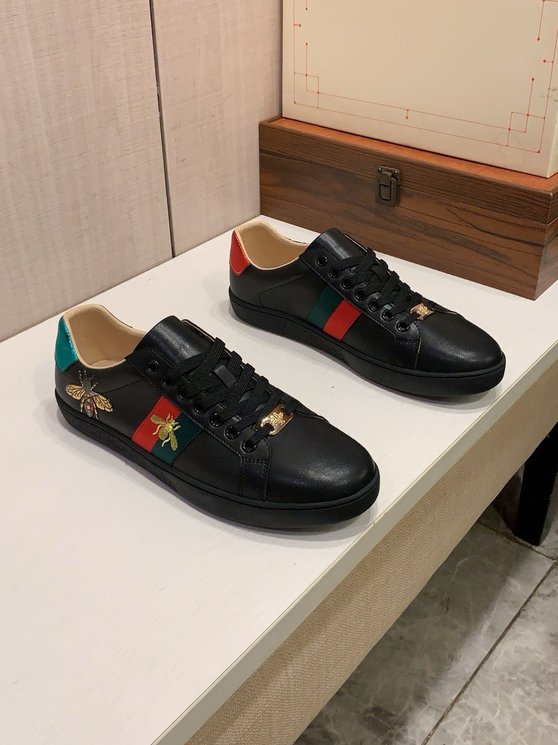 Gucci Ace Bee Herren-Freizeitsneaker GDA13