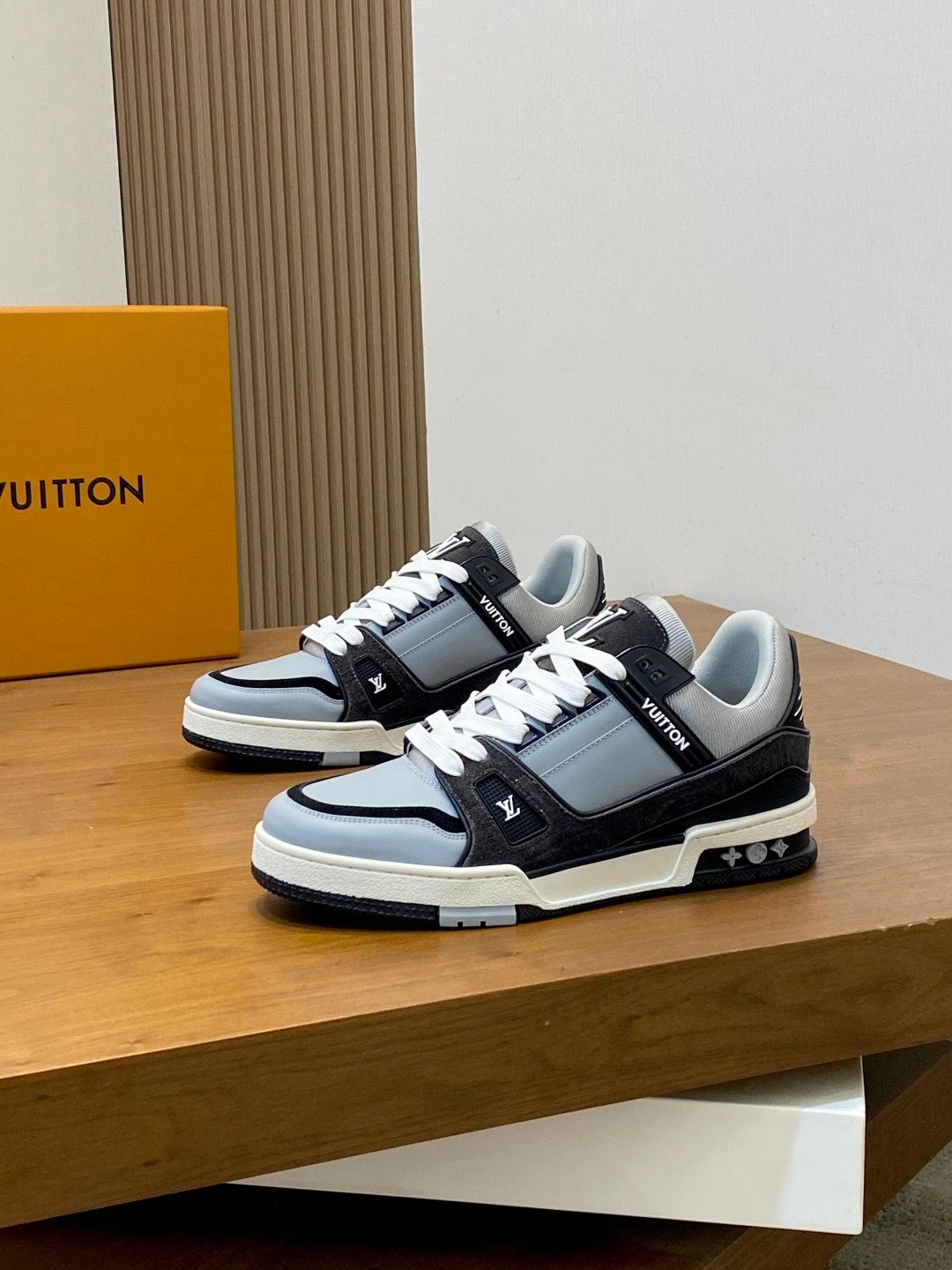 Louis vuitton Trainer men shoes casual sneakers LTD01