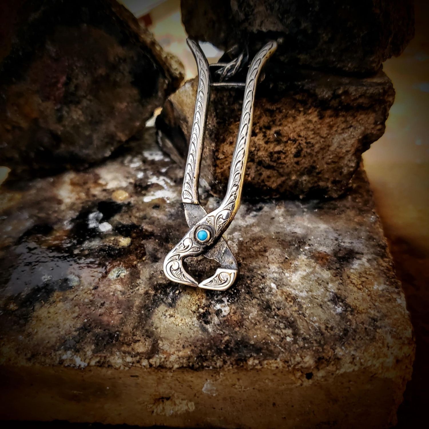 Horse Nippers Pendant 