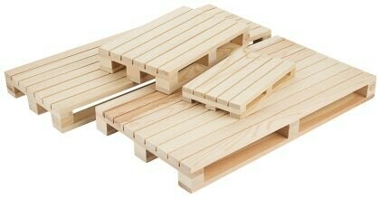 Kleine-houten-serveer pallet voor op de restauranttafel.