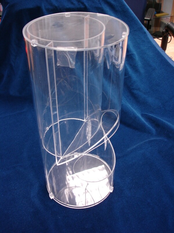 Scoop candy cylinder