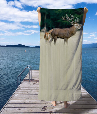 Badehåndklæde med print af Kronhjortepar