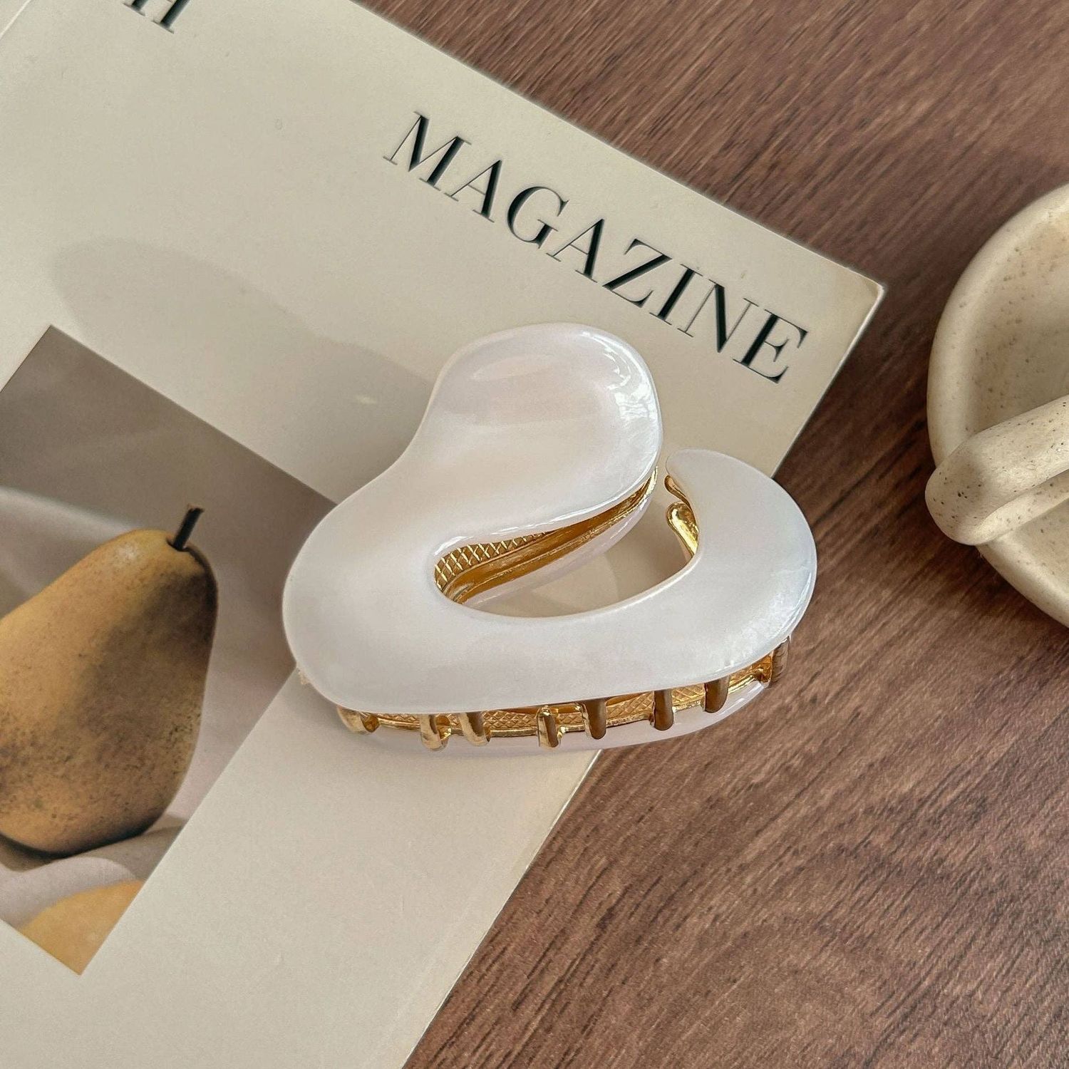 Elegant Irregular Acetate Medium Hair Claw, Color: White