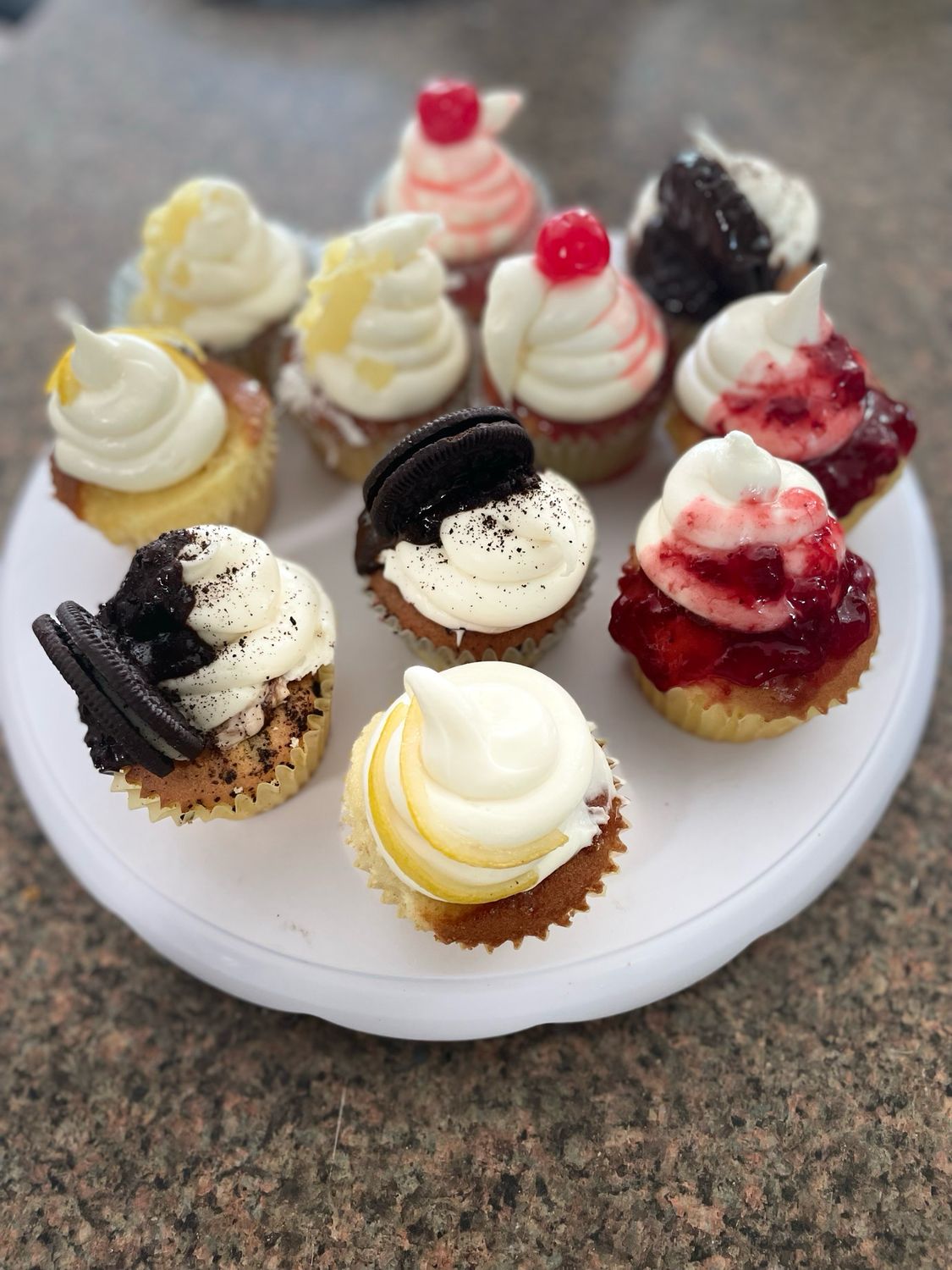 (6) Cupcakes (6) Cupcakes