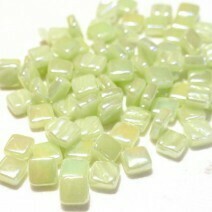 8mm: Pearlised Soft Green