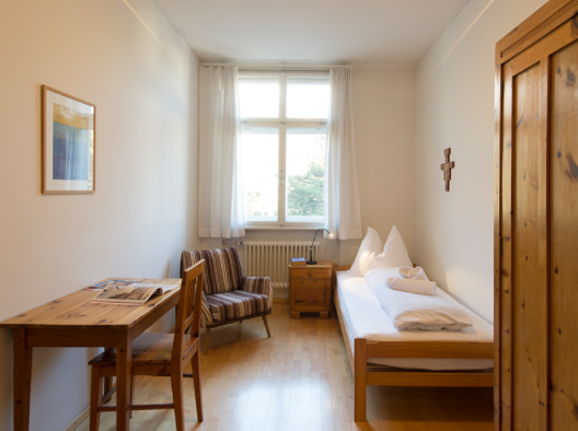 Standard single room with shared bathroom in the hallway