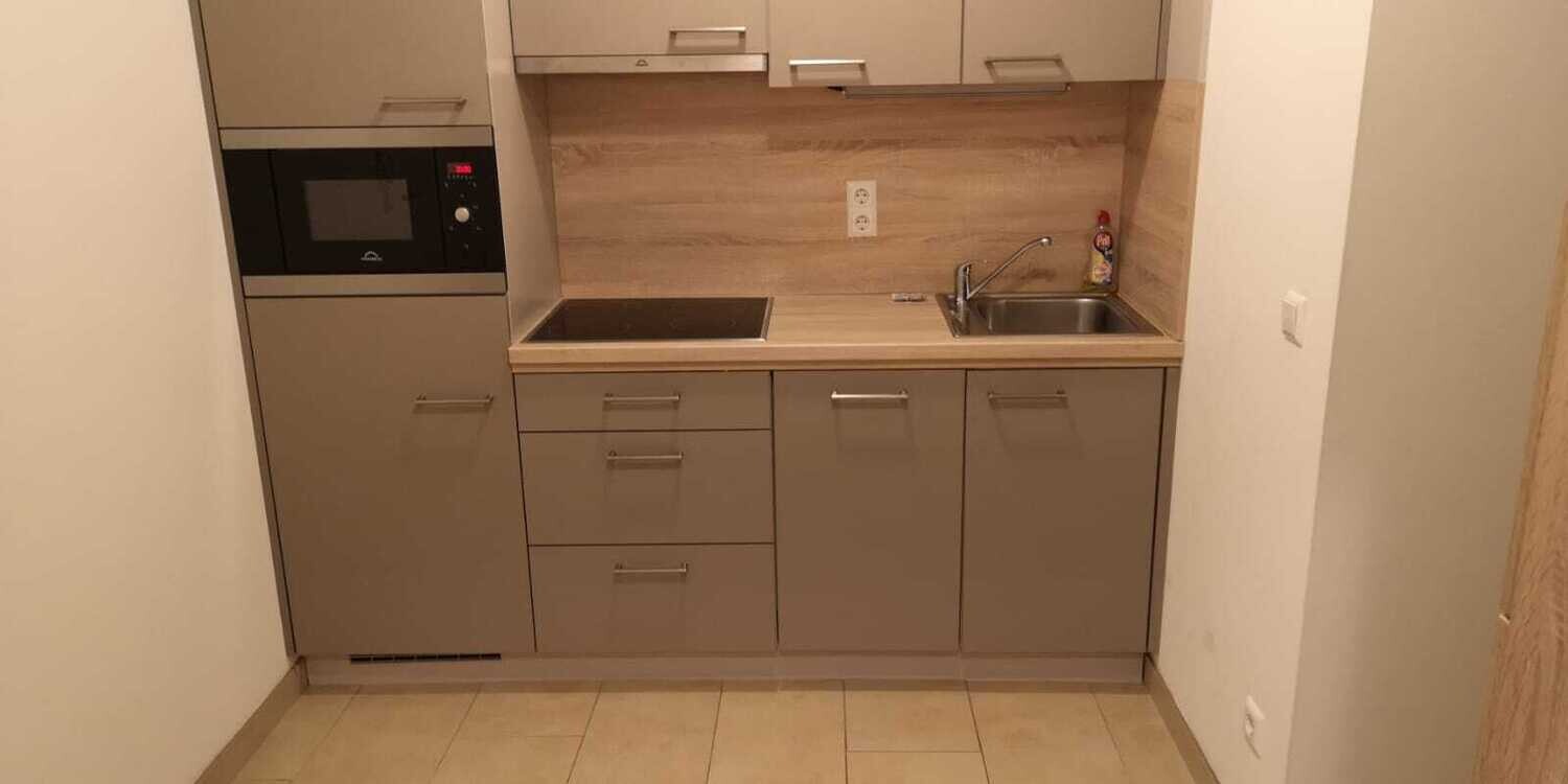Single apartment with private bathroom and kitchen in Klagenfurt