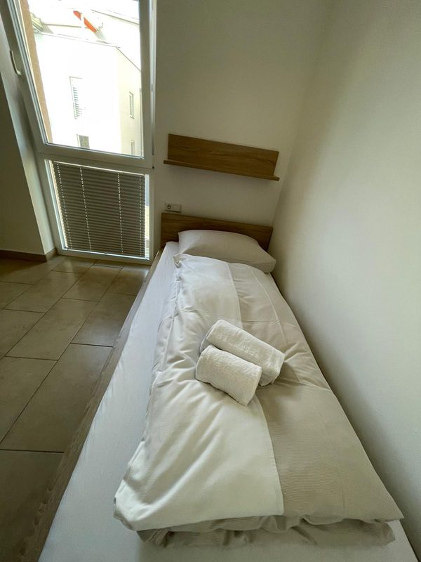 Single apartment with private bathroom and kitchen in Villach