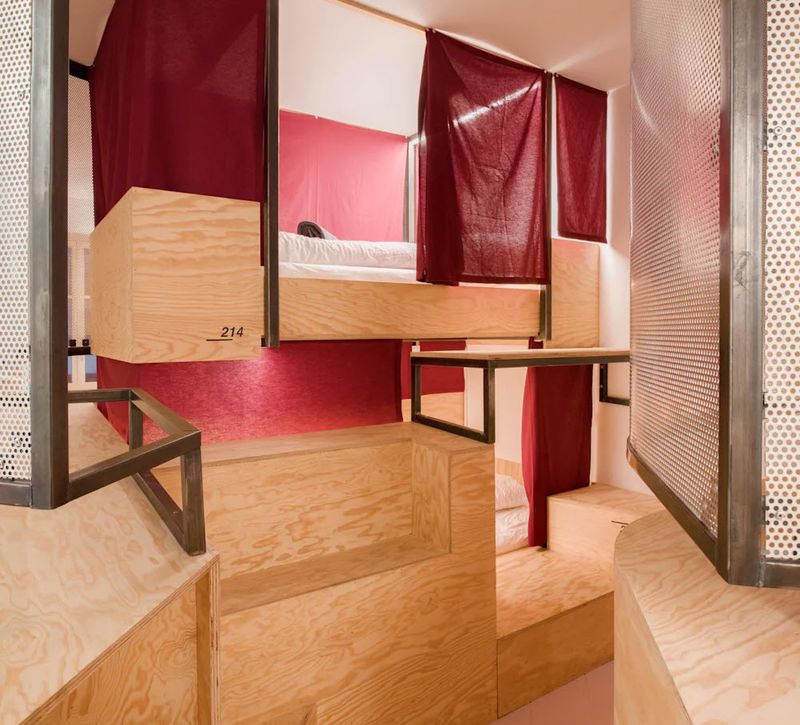 MAXIMUM 2 WEEKS STAY | Standard 10 Bed Mixed Dorm Ensuite In Innsbruck Hostel