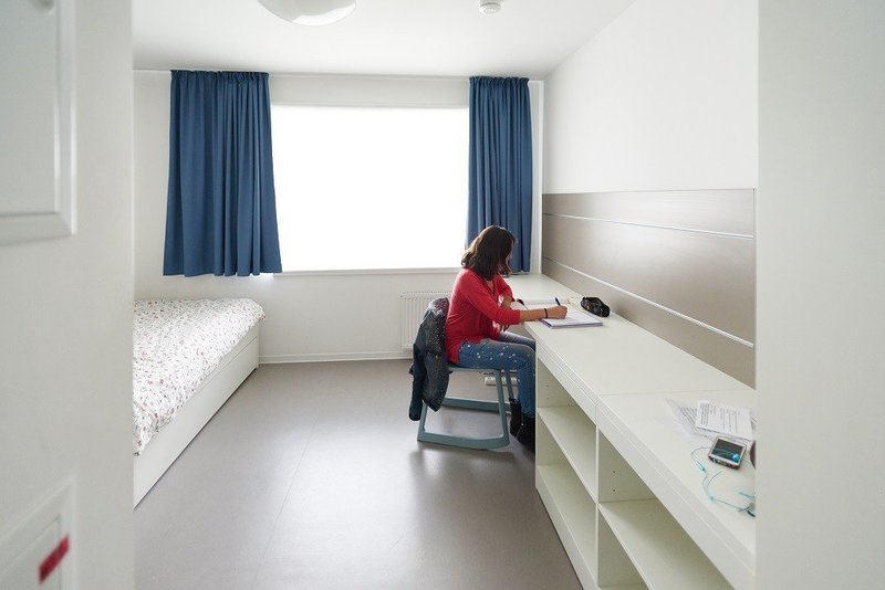 Single room in 3-room apartment
