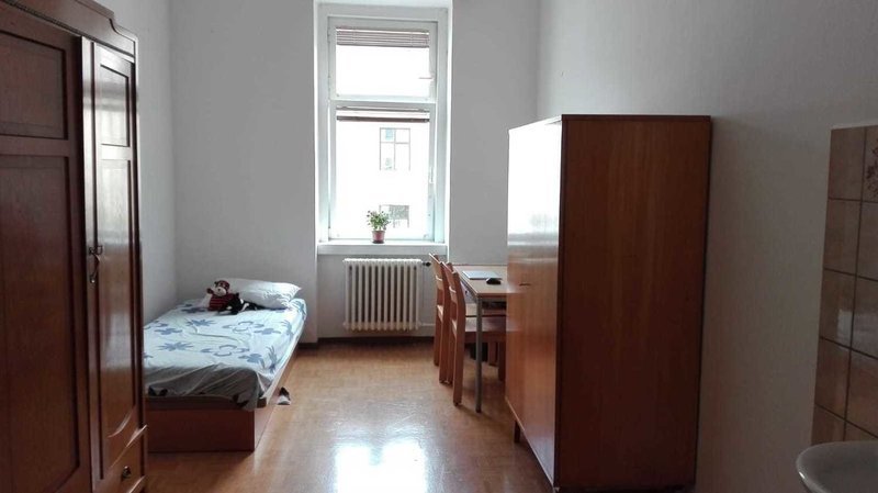 Single room (SHARED bathroom &amp; kitchen)