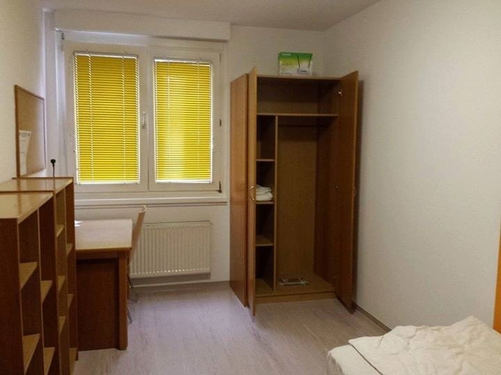 Linked single room in Vienna student dormitory