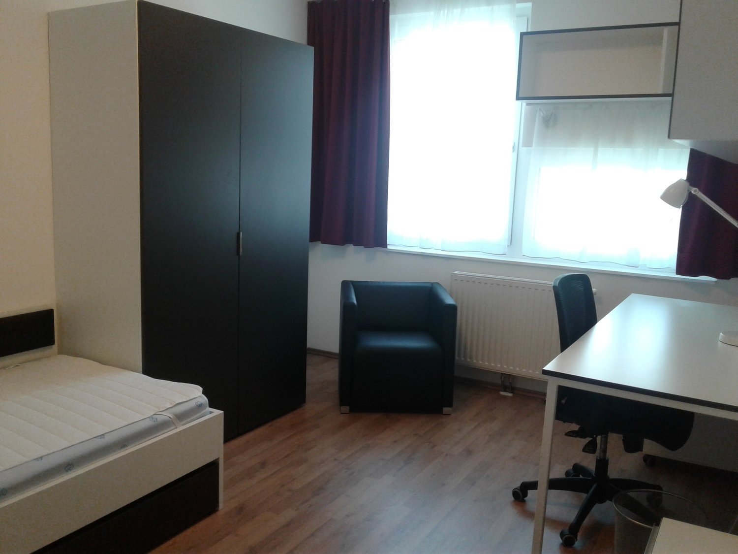 Tastefully furnished single room in a 2-person apartment