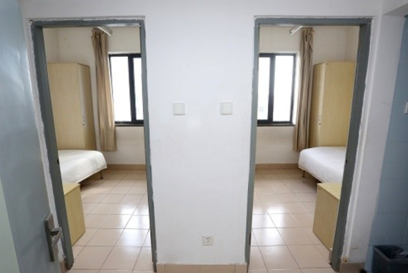 Bright linked single room with bathroom &amp; common kitchen in Linz student dorm