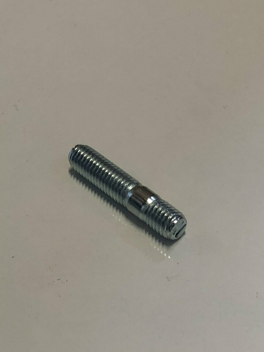 Mounting stud M8