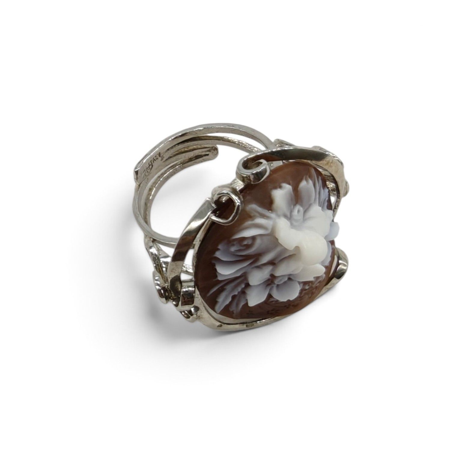 Anello con Cameo Ovale Floreale in Conchiglia Sardonica – Montato in Argento 925 – Inciso e Intagliato a Mano - Regolabile