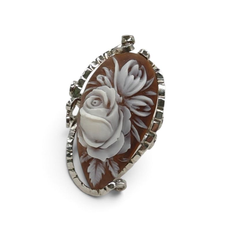 Anello con Cameo Floreale a Goccia in Conchiglia Sardonica – Montato in Argento 925 – Inciso e Intagliato a Mano Anello con Cameo Floreale a Goccia in Conchiglia Sardonica – Montato in Argento 925 – Inciso e Intagliato a Mano