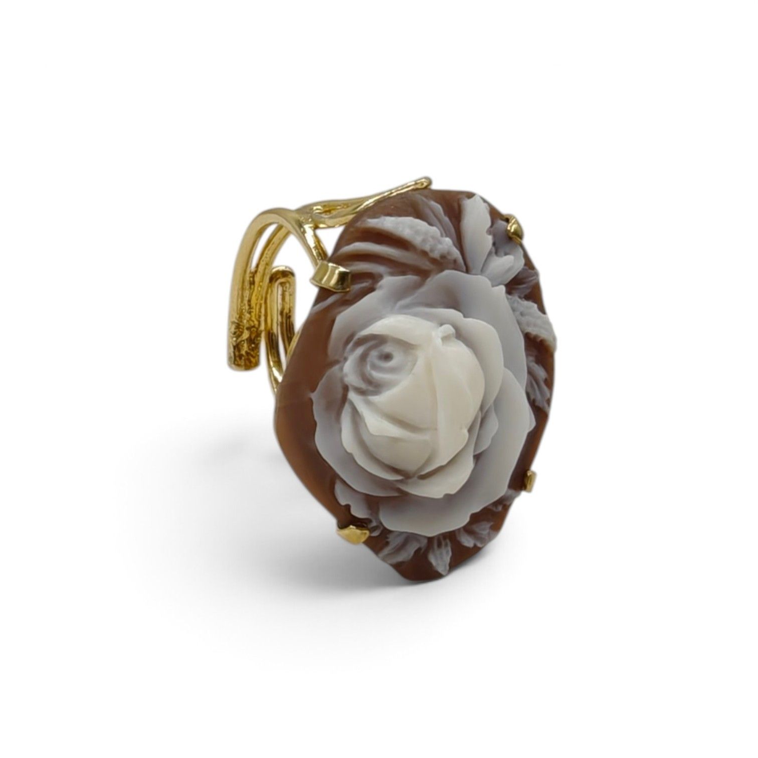 Anello con Cameo Floreale in Conchiglia Sardonica – Montatura in argento 925  Placcato in Oro – Inciso e Intagliato a Mano