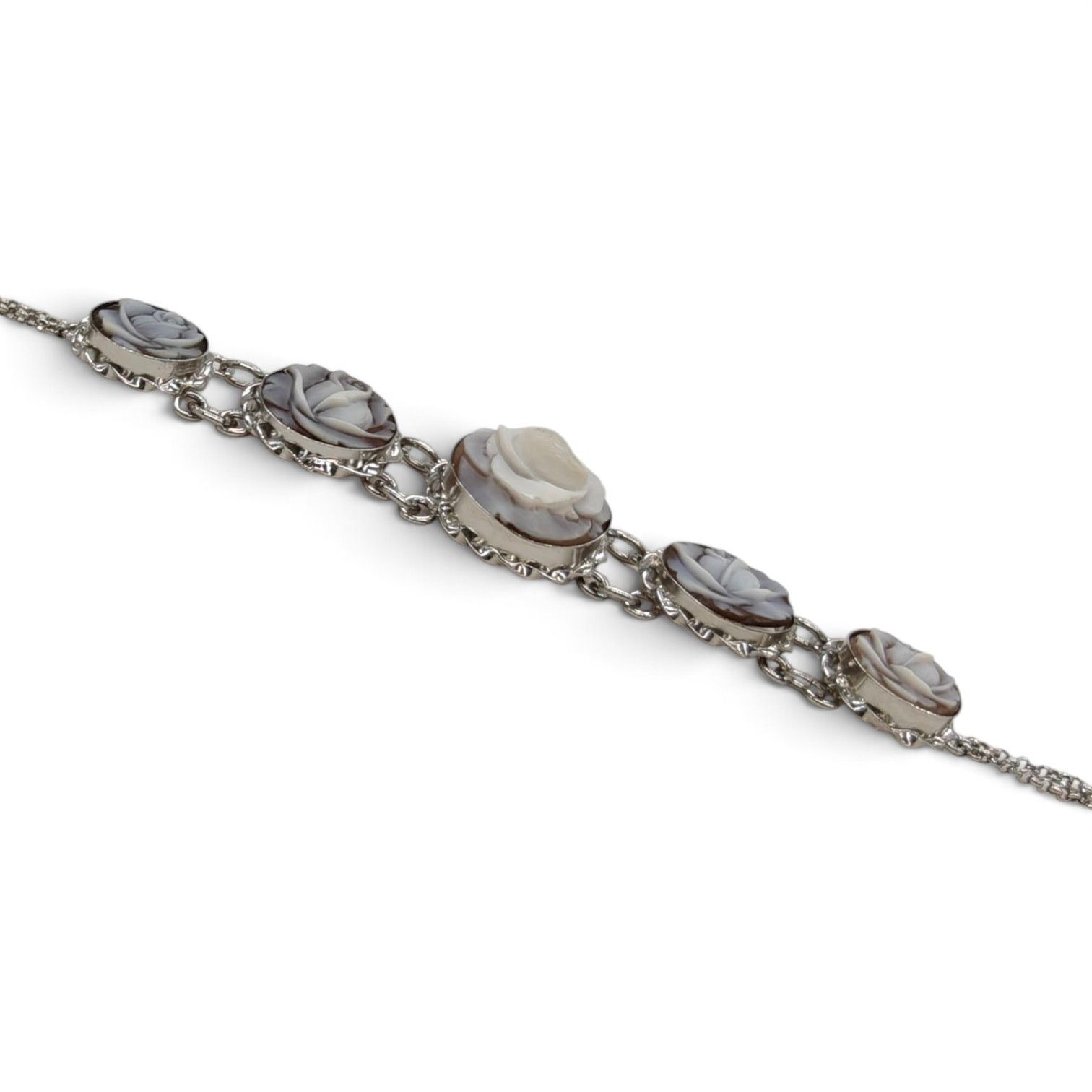 Bracciale con Camei Floreali in Conchiglia Sardonica – Struttura in Argento 925