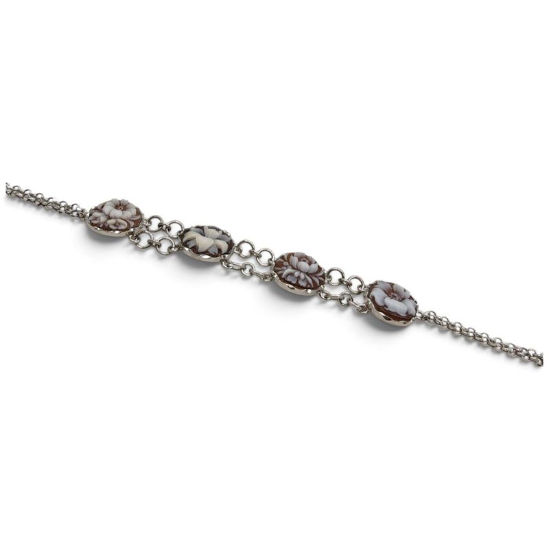 Bracciale con Camei Floreali in Conchiglia Sardonica – Struttura in Argento 925 Bracciale con Camei Floreali in Conchiglia Sardonica – Struttura in Argento 925